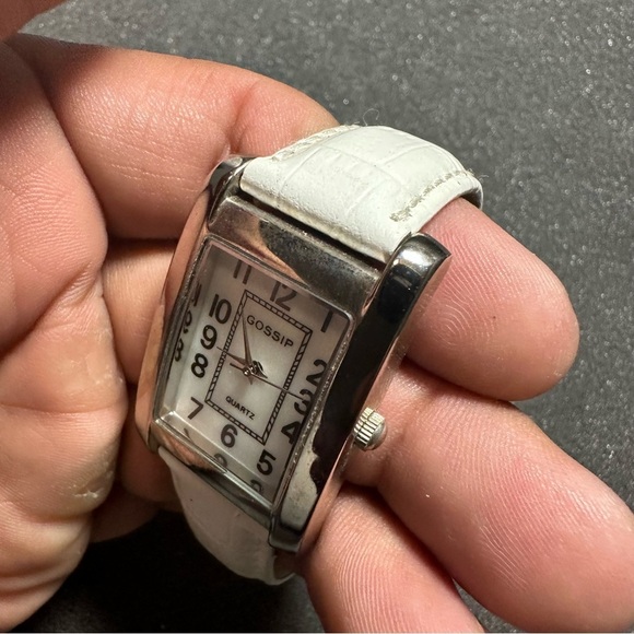 GOSSIP GSP172B Women's Watch Silver Tone White Leather Band NEW BATTERY Working - Picture 8 of 8